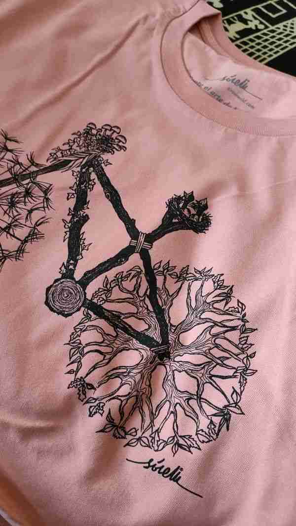 camiseta bicicleta-algodon organico-sirem wild-moda sostenible-rosa