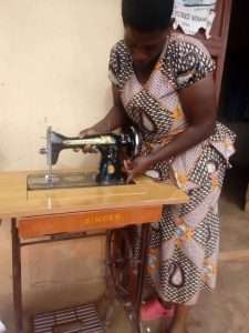 ropa africana-maquina coser singer-uganda